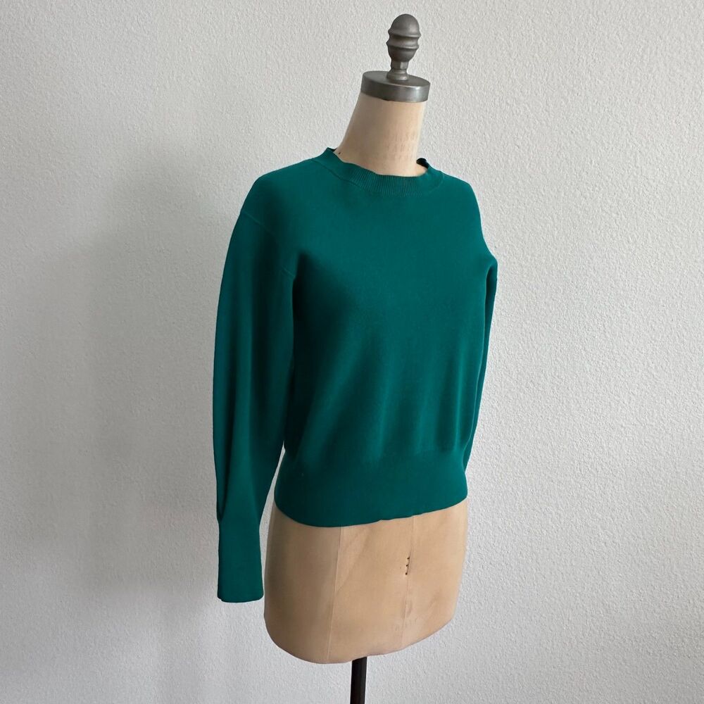 Uniqlo U Green Sweater with beautiful sleeves